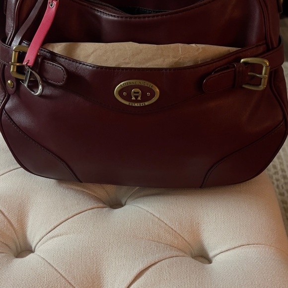 Elegant Maroon Shoulder Bag - Picture 1 of 11